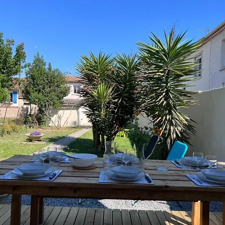 Charmante Maison Climatisee Avec Piscine Au Calme A *