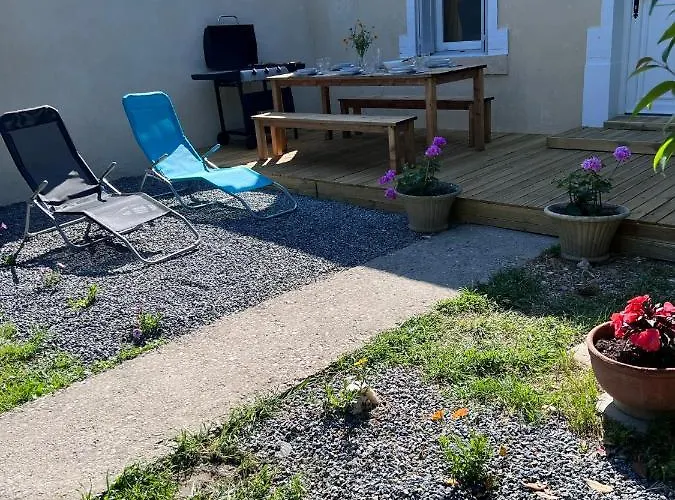 Holiday home Charmante Maison Climatisee Avec Piscine Au Calme A